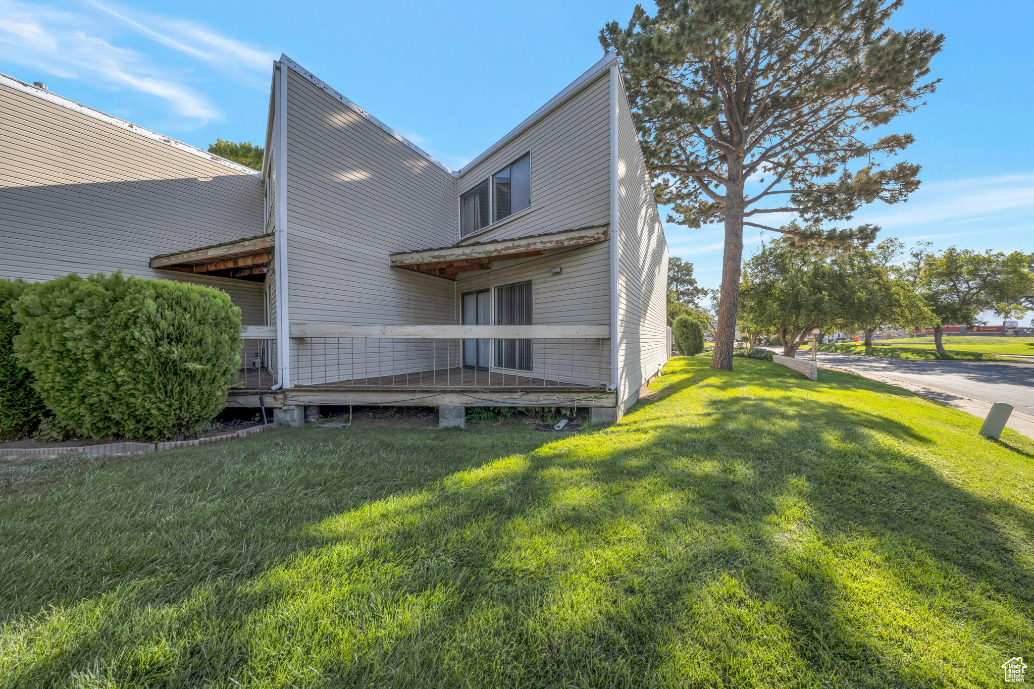 APPLEGATE CONDM - Residential