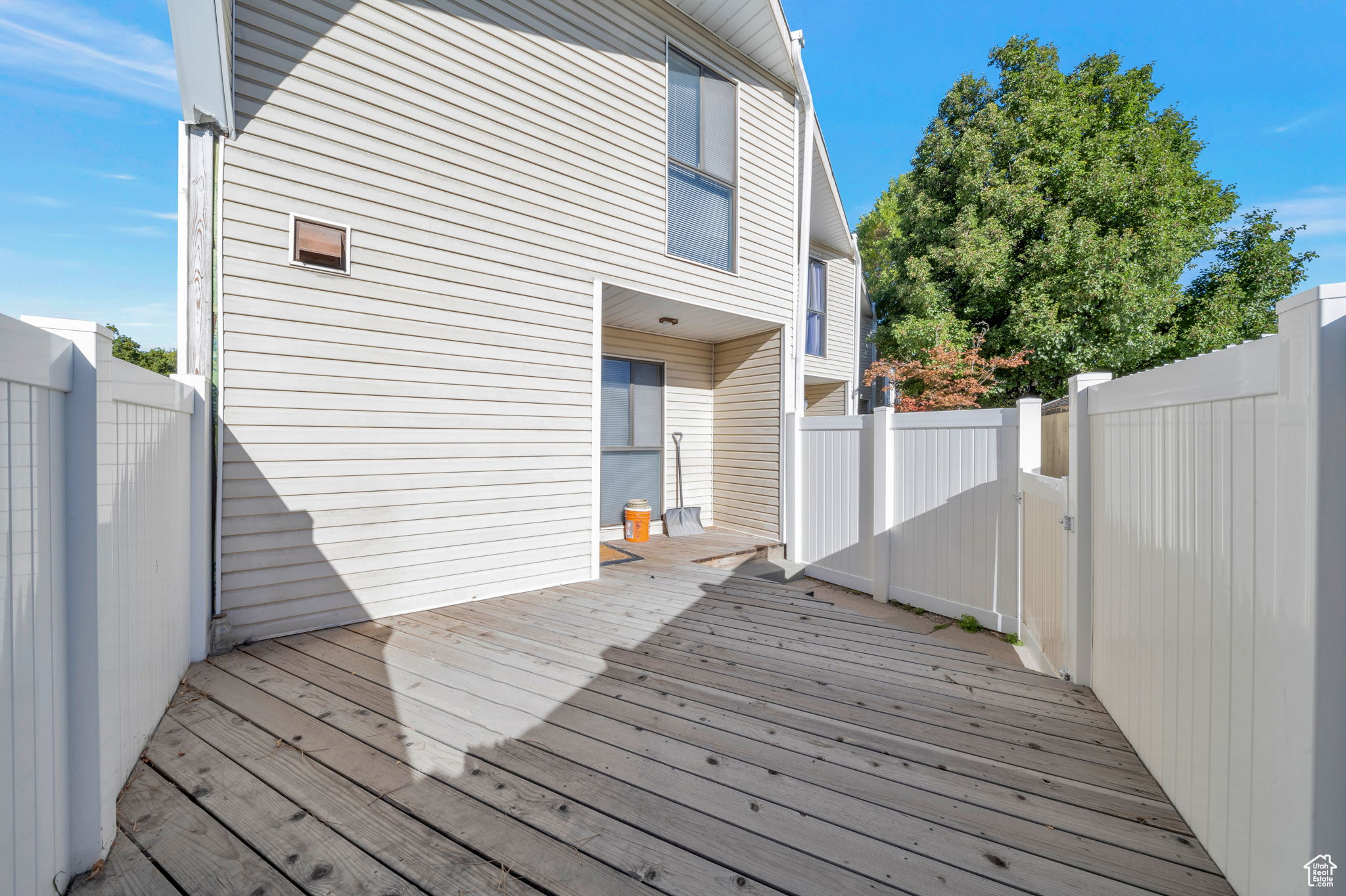 APPLEGATE CONDM - Residential