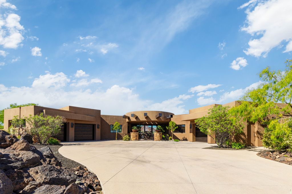 Photo of 2248 N TACHEENE DR, Saint George, UT 84770 (MLS # 2149937)