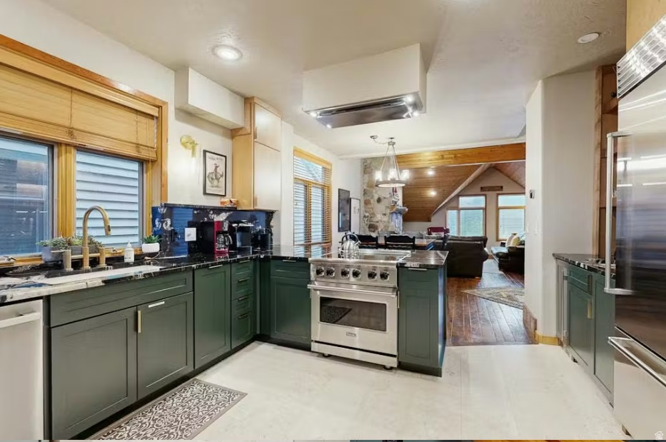 SNYDERS ADDITION - Residential