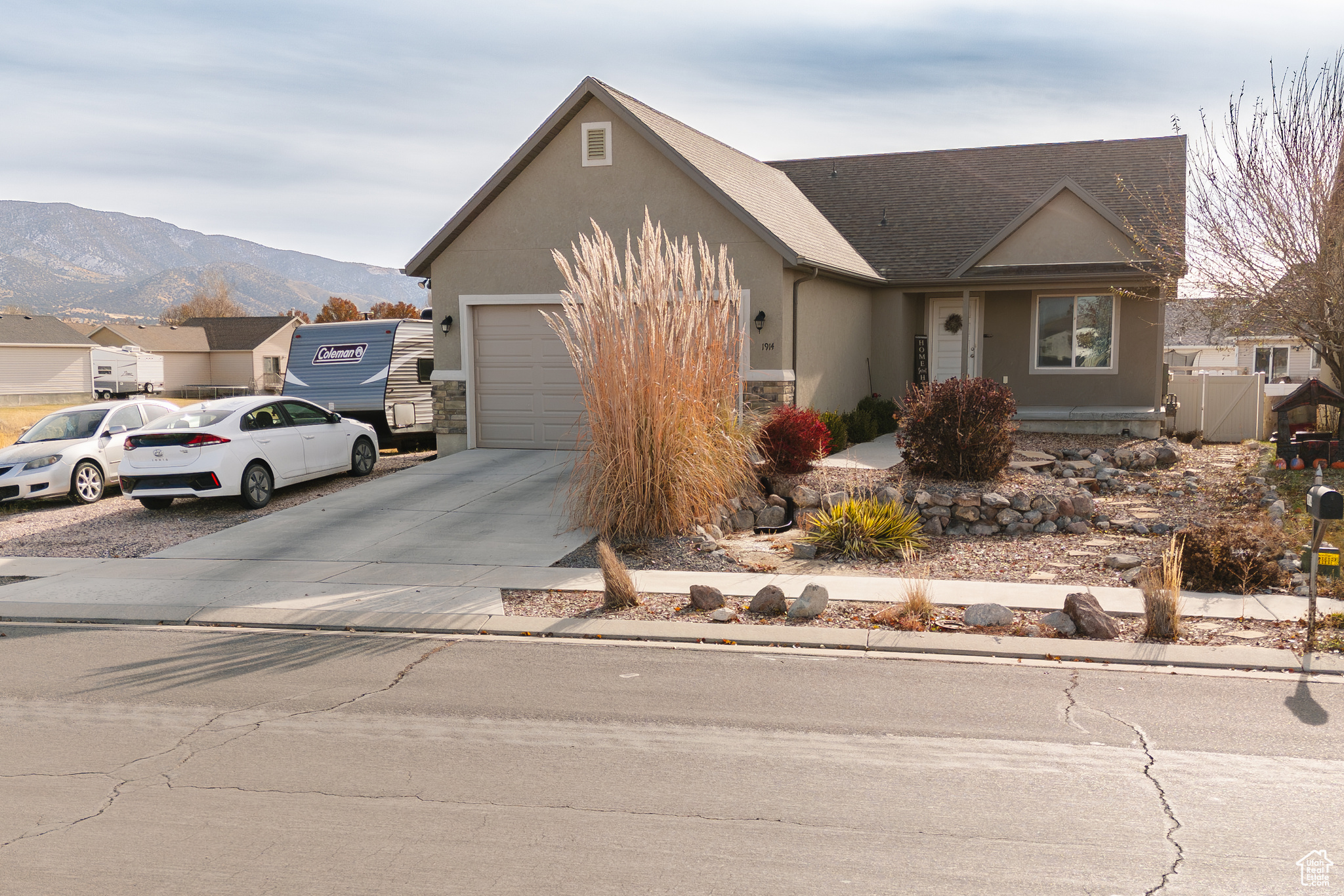 1914 E Shadow Dr, Eagle Mountain, Utah image 2