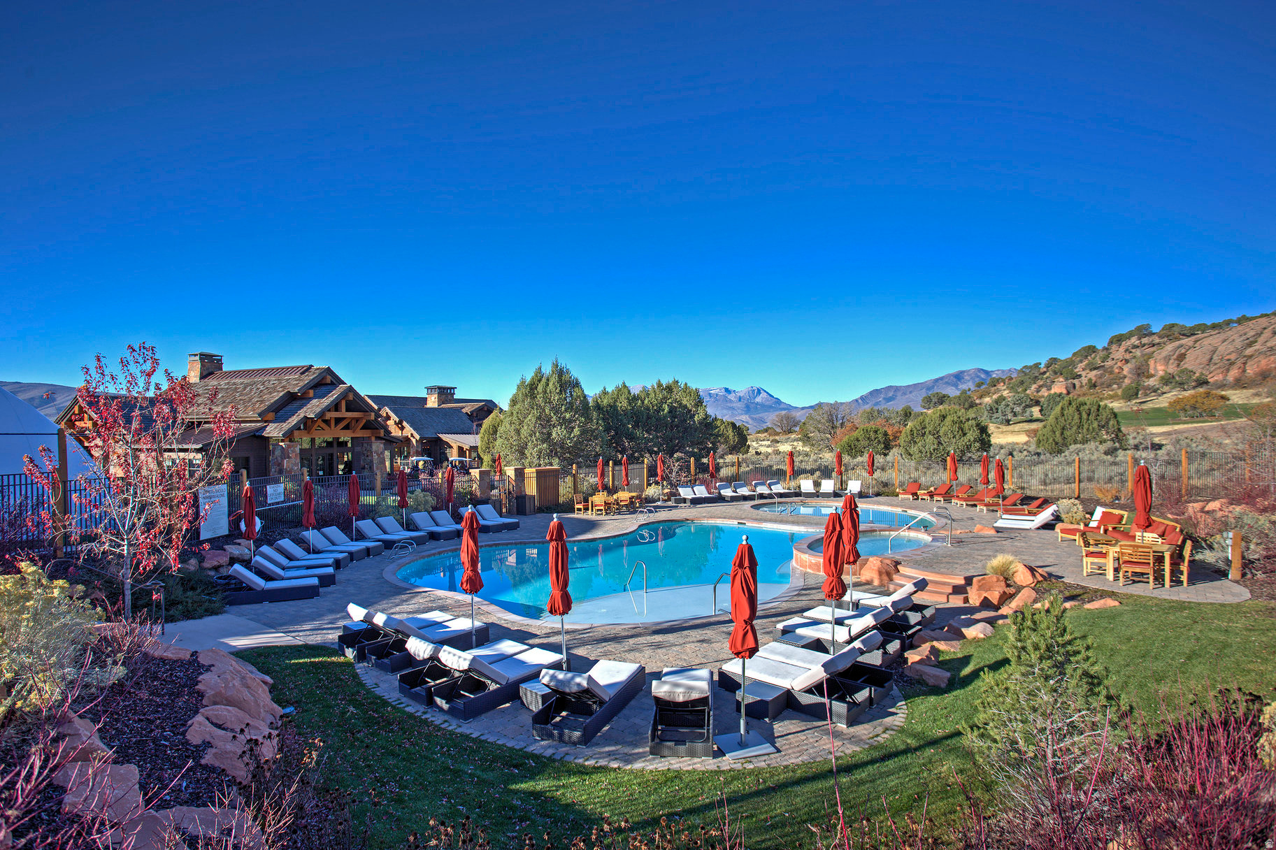 COTTAGE AT RED LEDGES - Residential