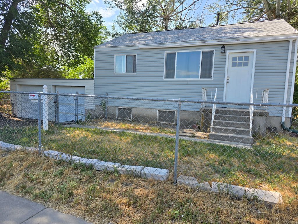 Photo of 1083 W FREMONT AVE, Salt Lake City, UT 84104 (MLS # 2144744)