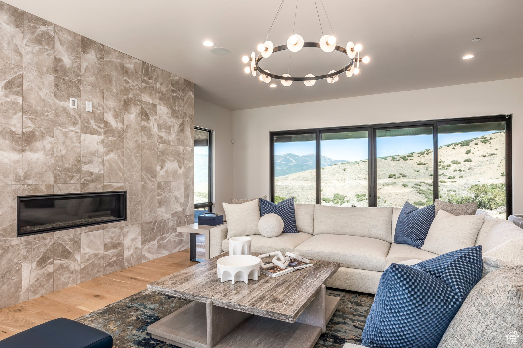 RED LEDGES - Residential