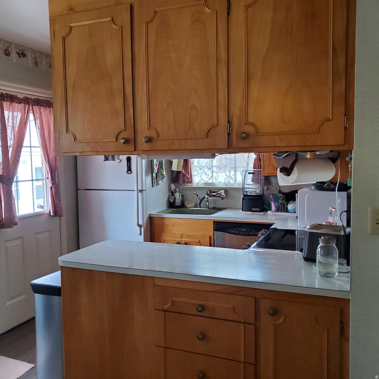 Main image without alt text