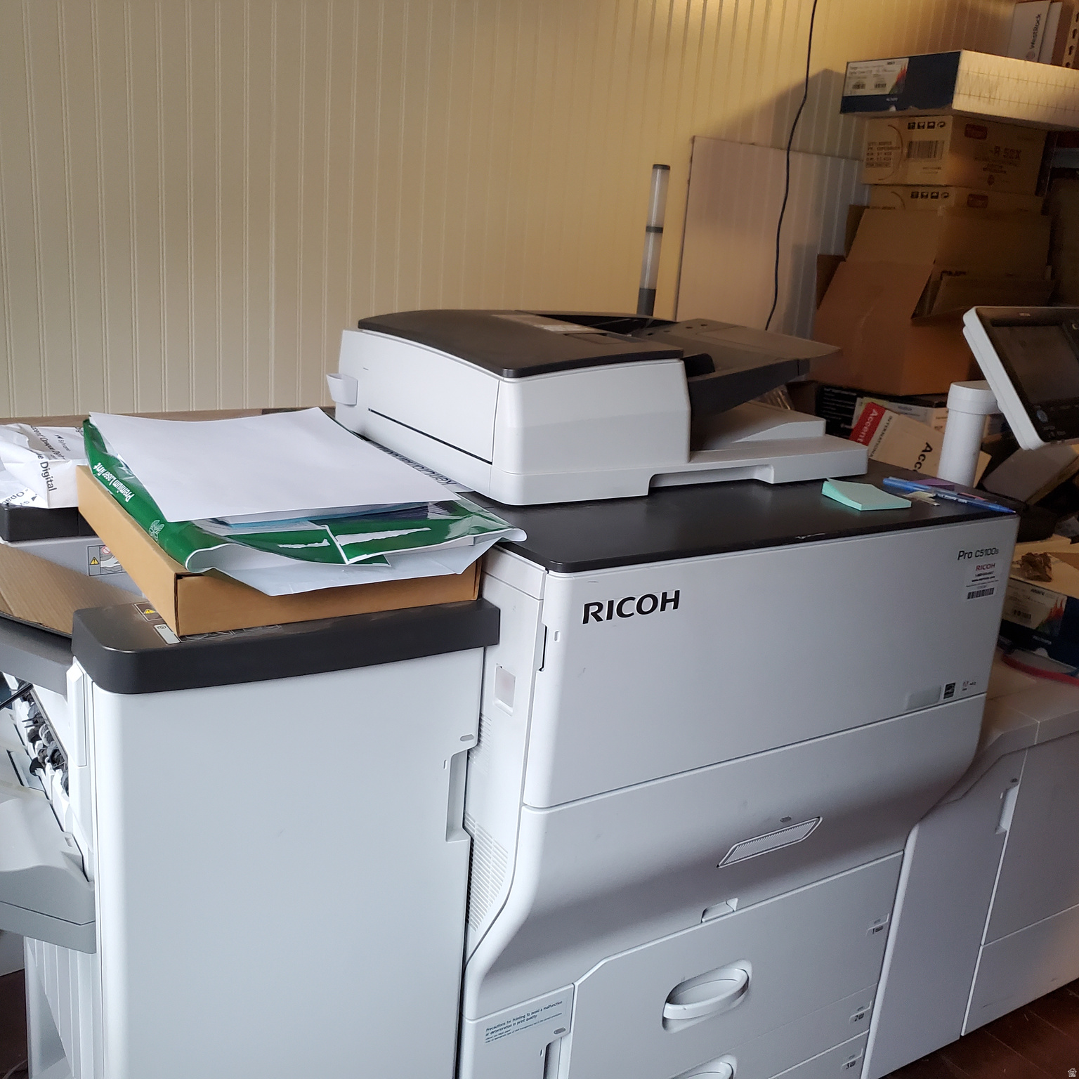 Main image without alt text