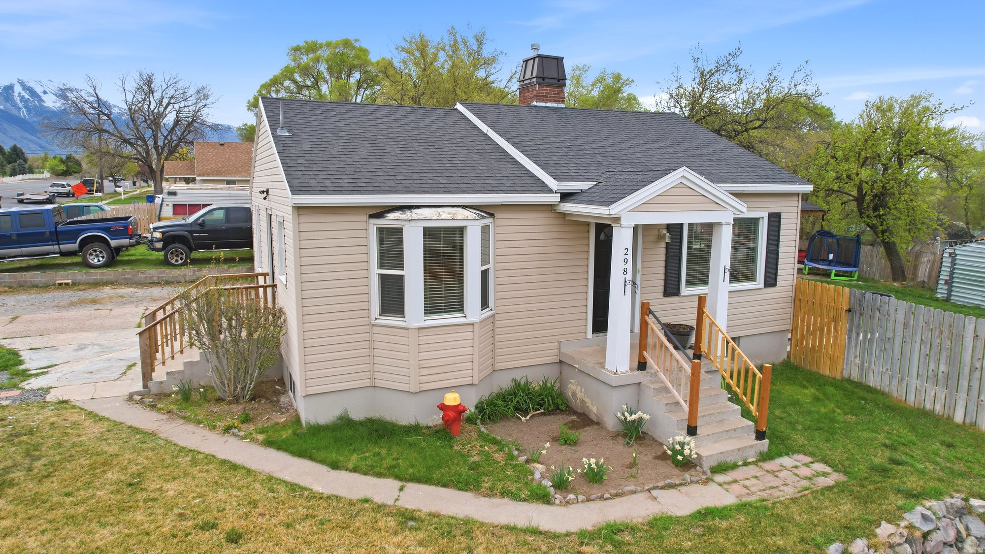 Main image without alt text