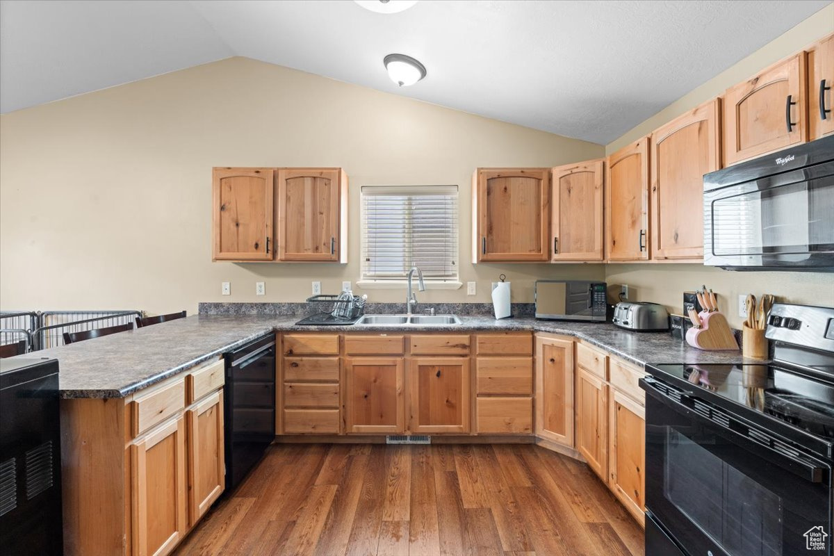 THE MAPLES AT BROOKS - Residential