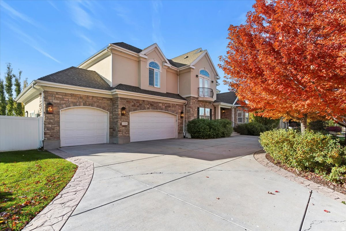 BELLA VISTA - Residential