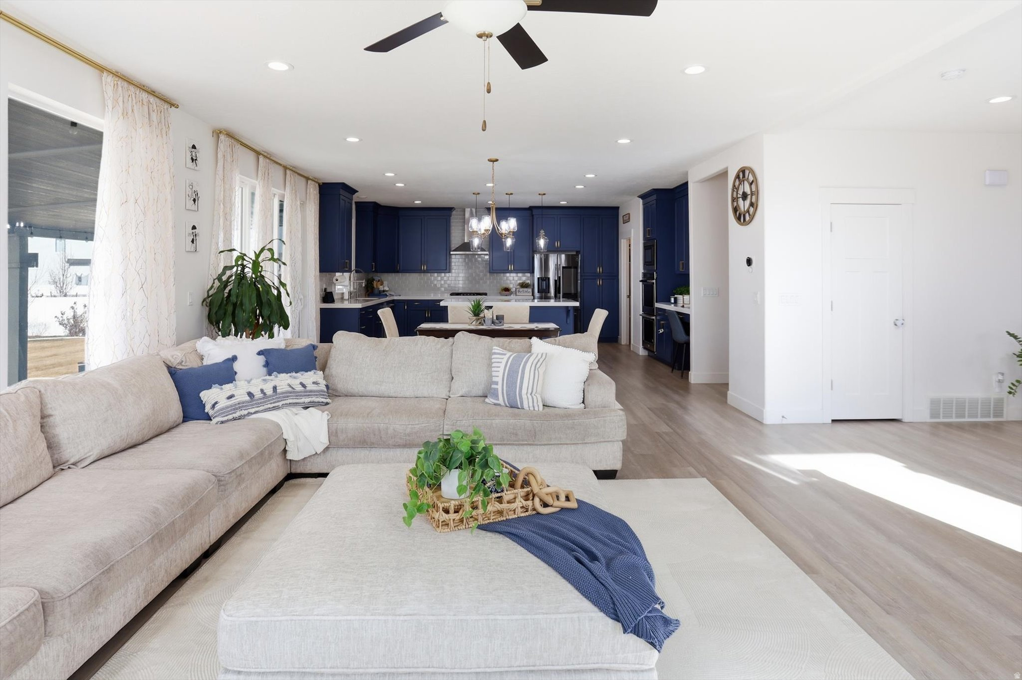 THE HAMPTONS - Residential