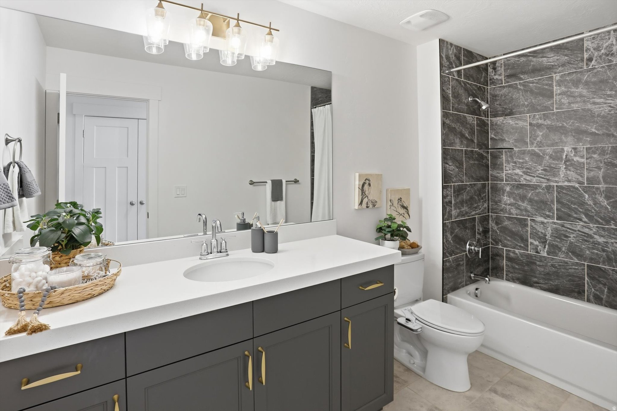 THE HAMPTONS - Residential