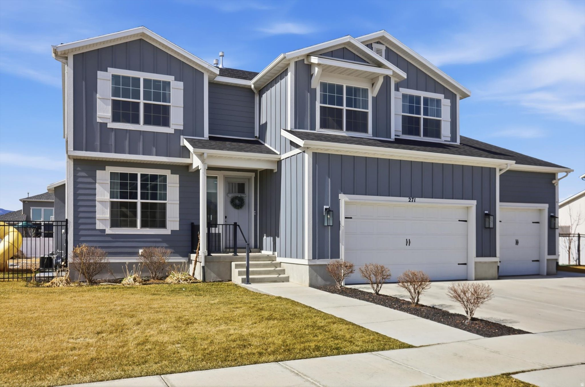 THE HAMPTONS - Residential