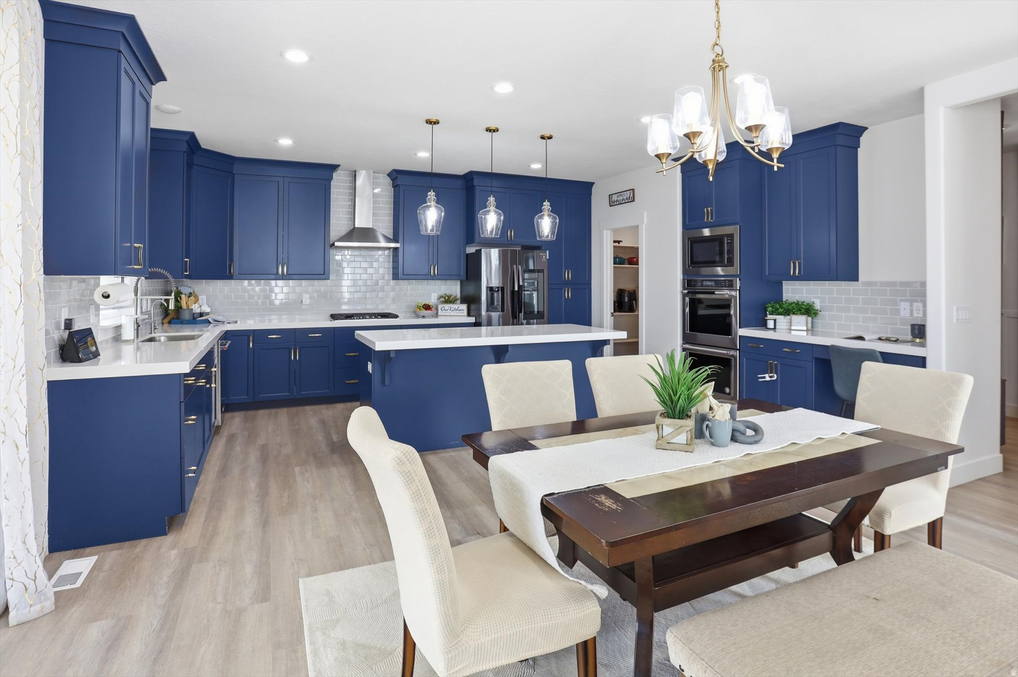 THE HAMPTONS - Residential