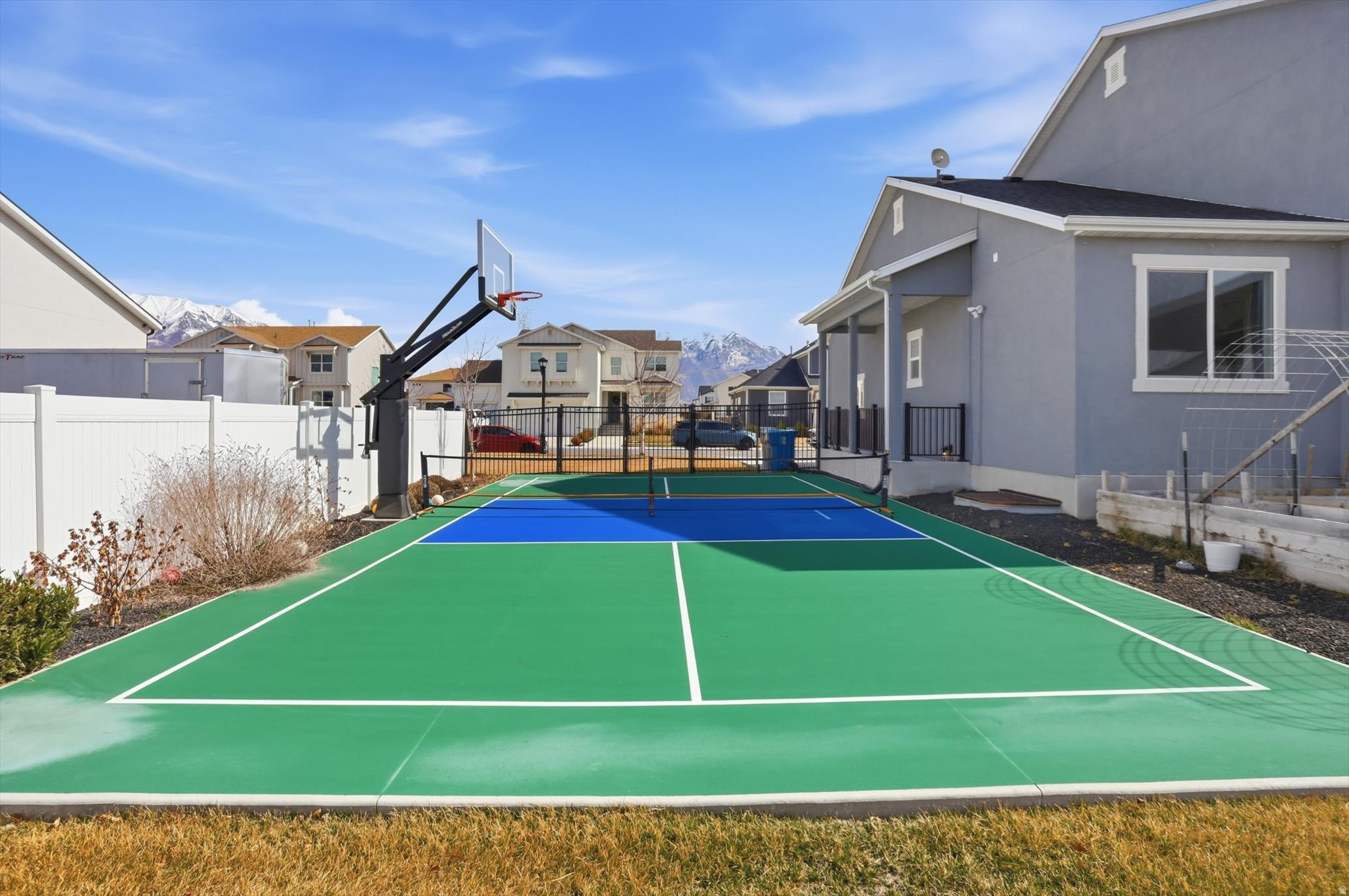 THE HAMPTONS - Residential