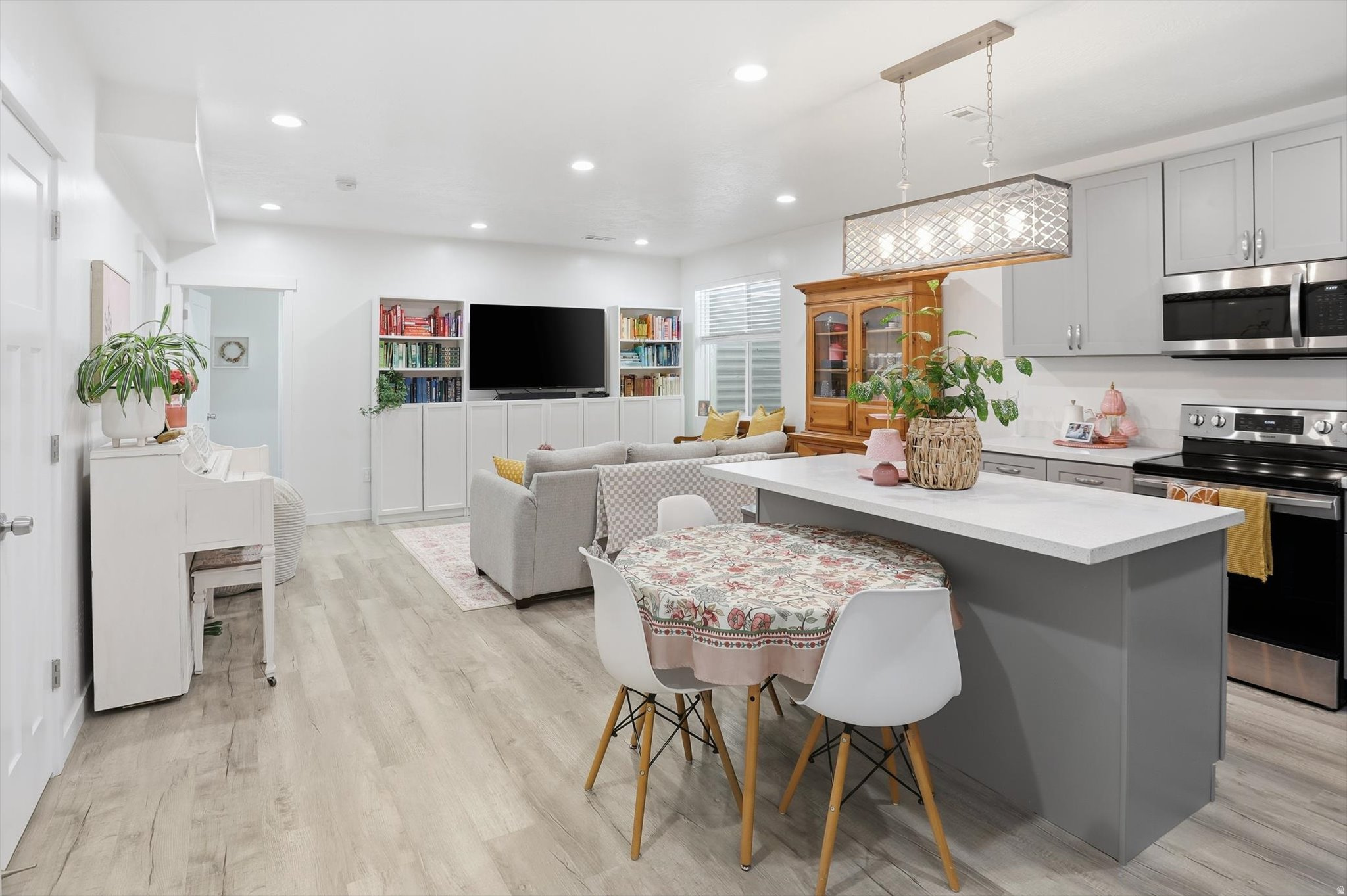 THE HAMPTONS - Residential