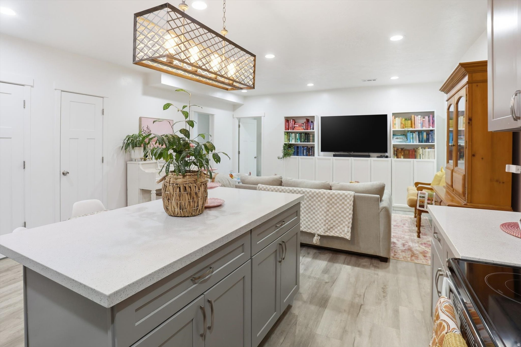 THE HAMPTONS - Residential