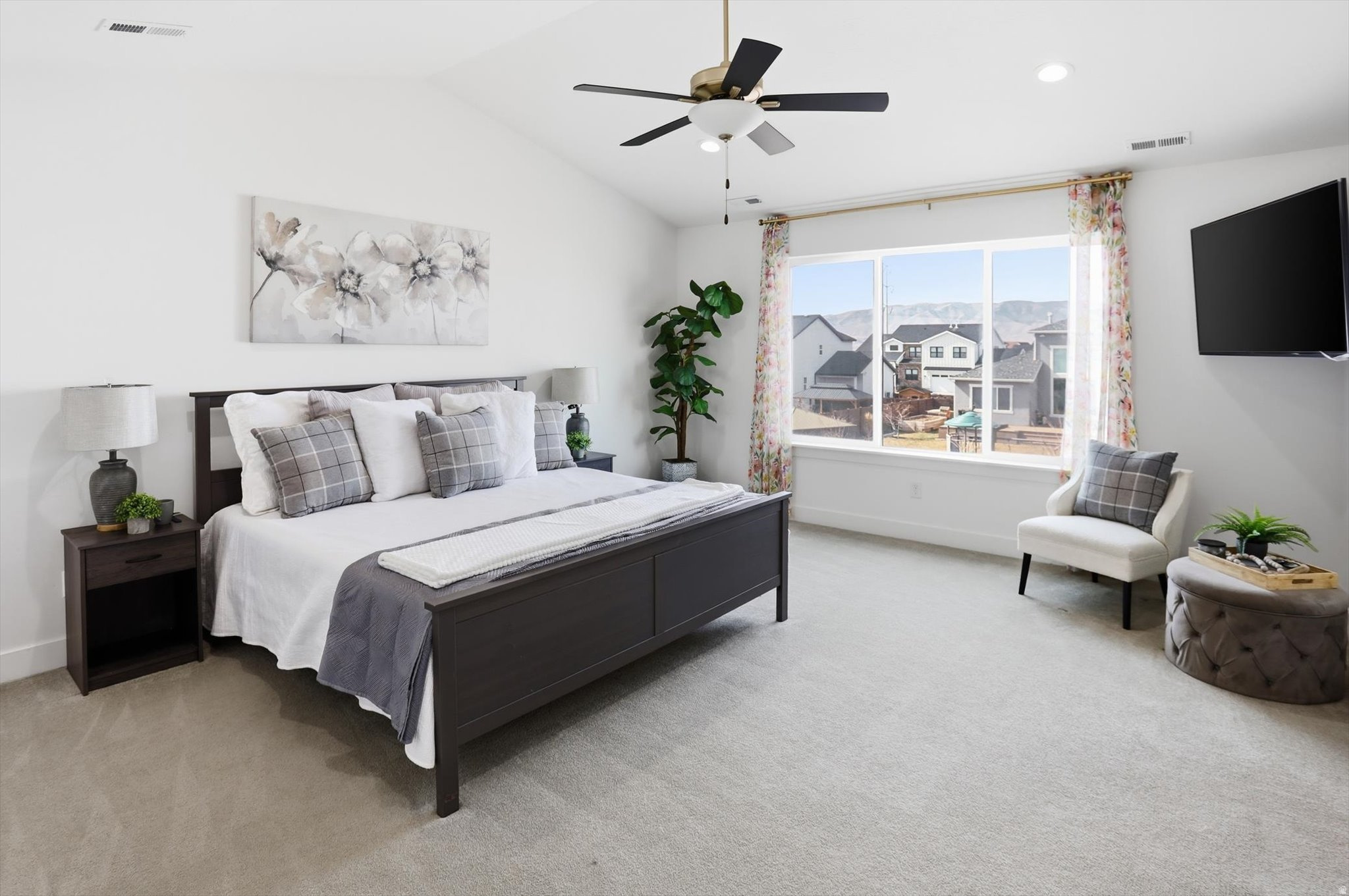 THE HAMPTONS - Residential