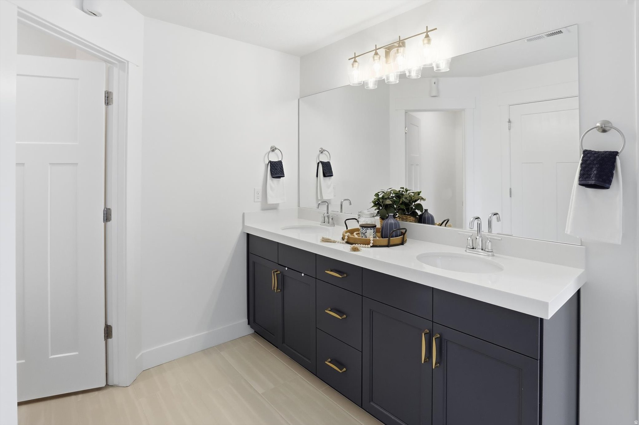 THE HAMPTONS - Residential