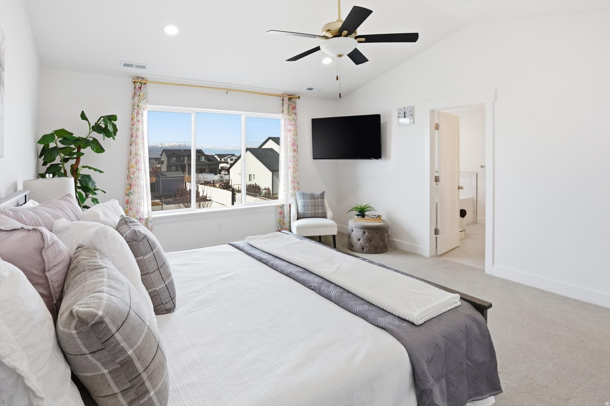 THE HAMPTONS - Residential