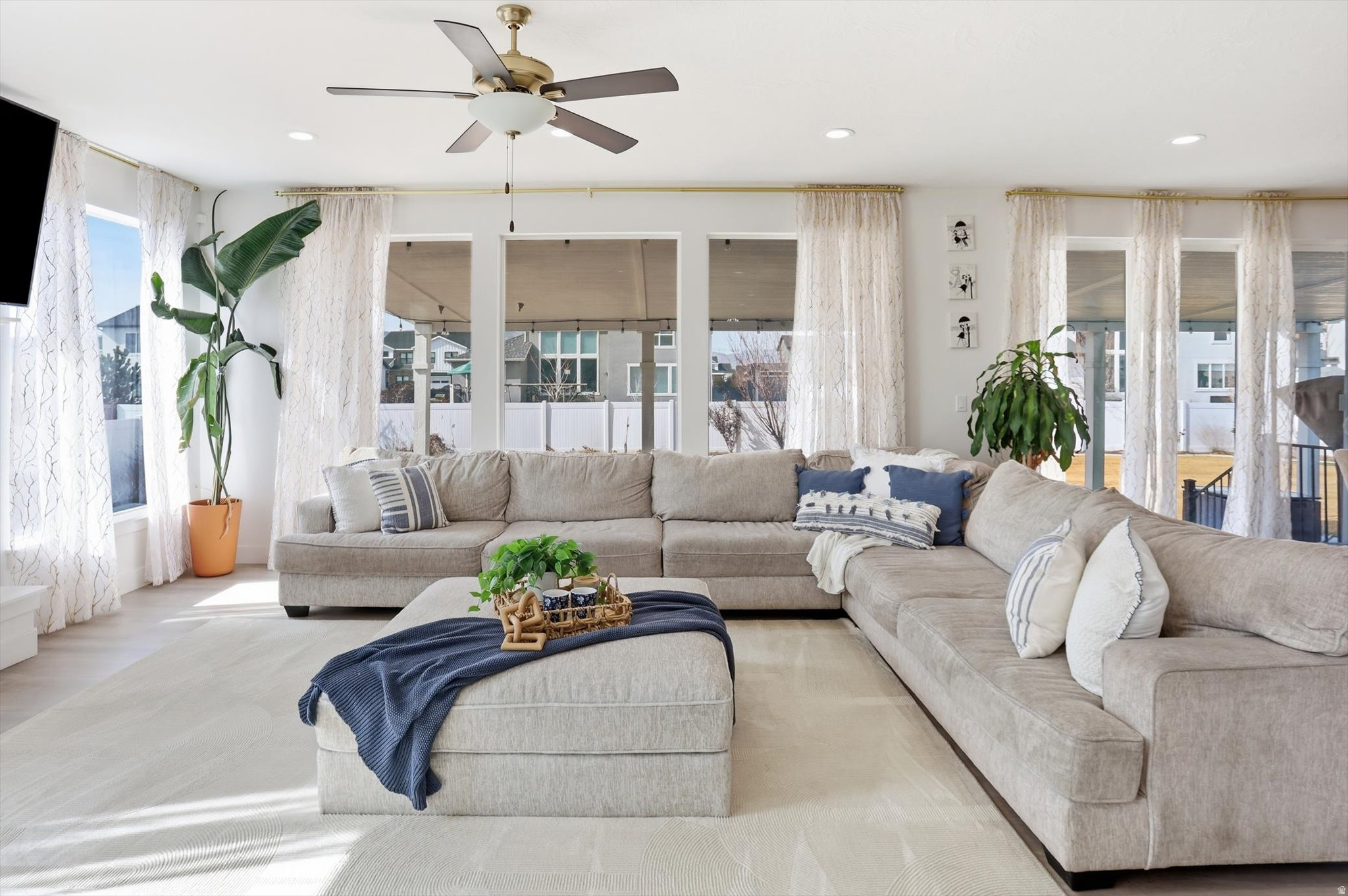THE HAMPTONS - Residential