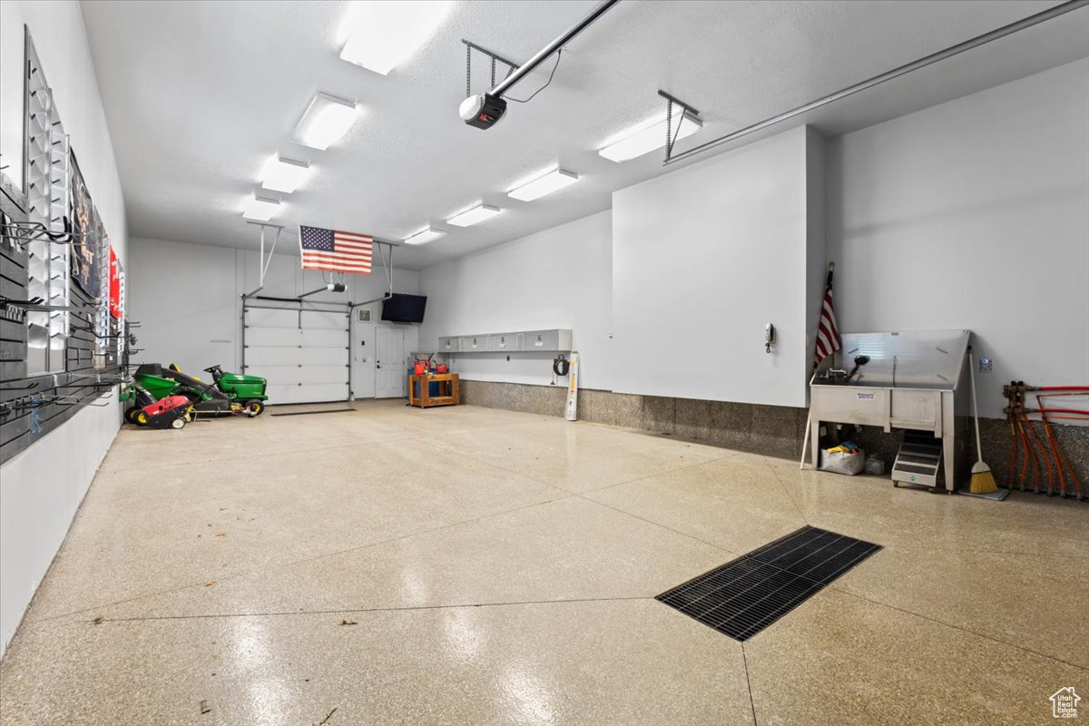HIGHLAND MEADOW - Residential