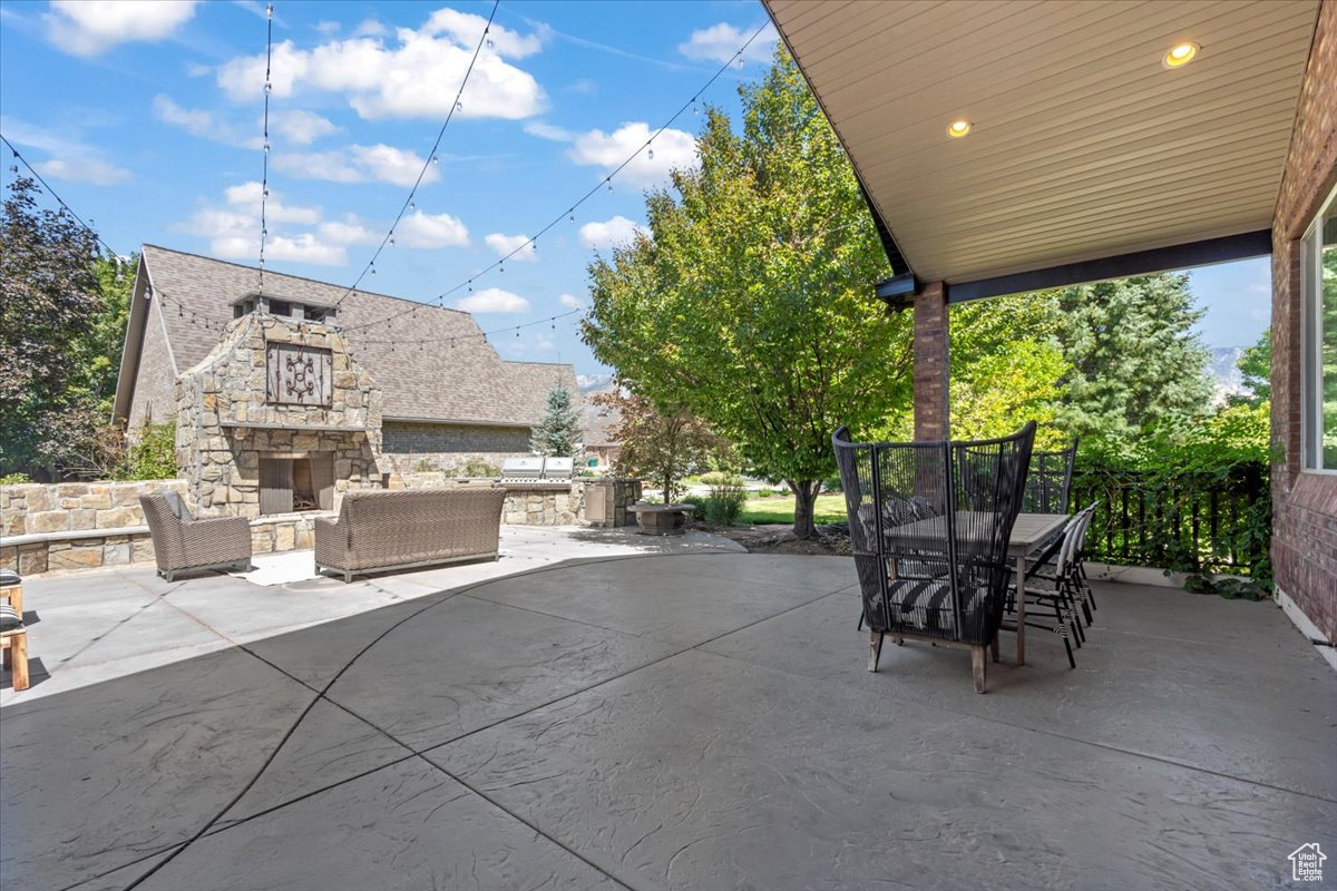 HIGHLAND MEADOW - Residential