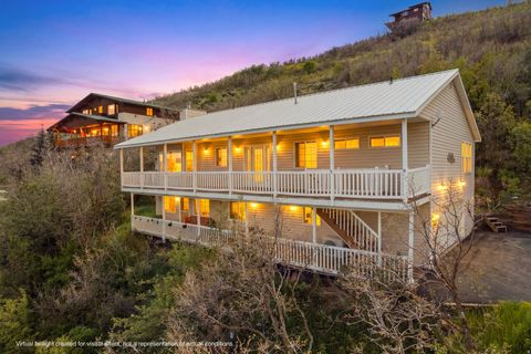 Photo of 380 LUZERN WAY, Midway, UT 84049 (MLS # 2158135)