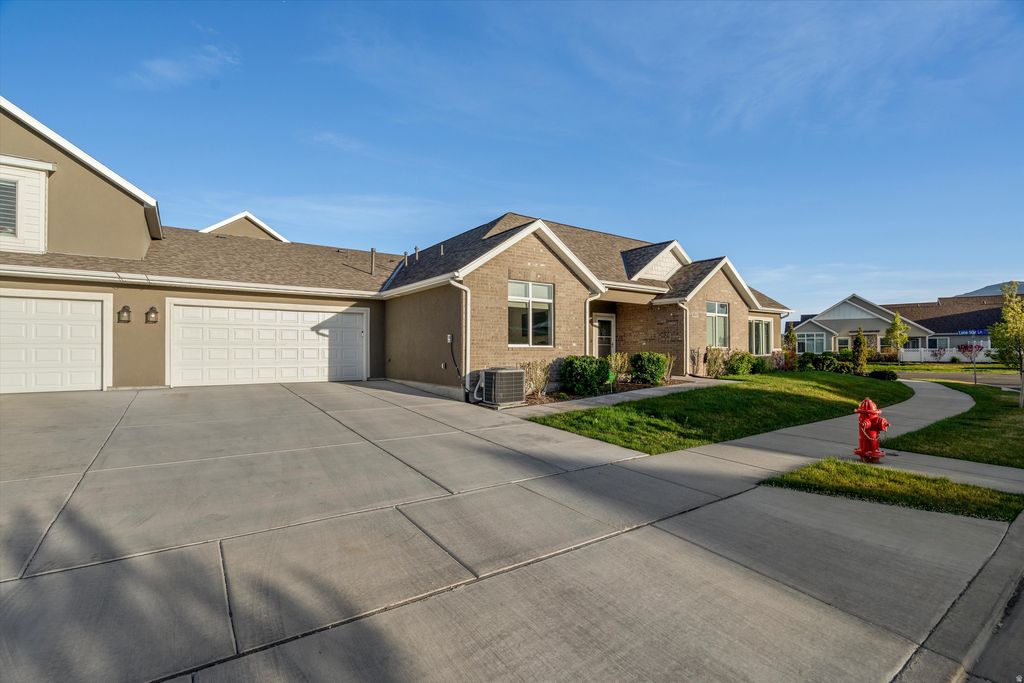 Photo of 476 S IRON SHOE LN E #A, Saratoga Springs, UT 84045 (MLS # 2149517)