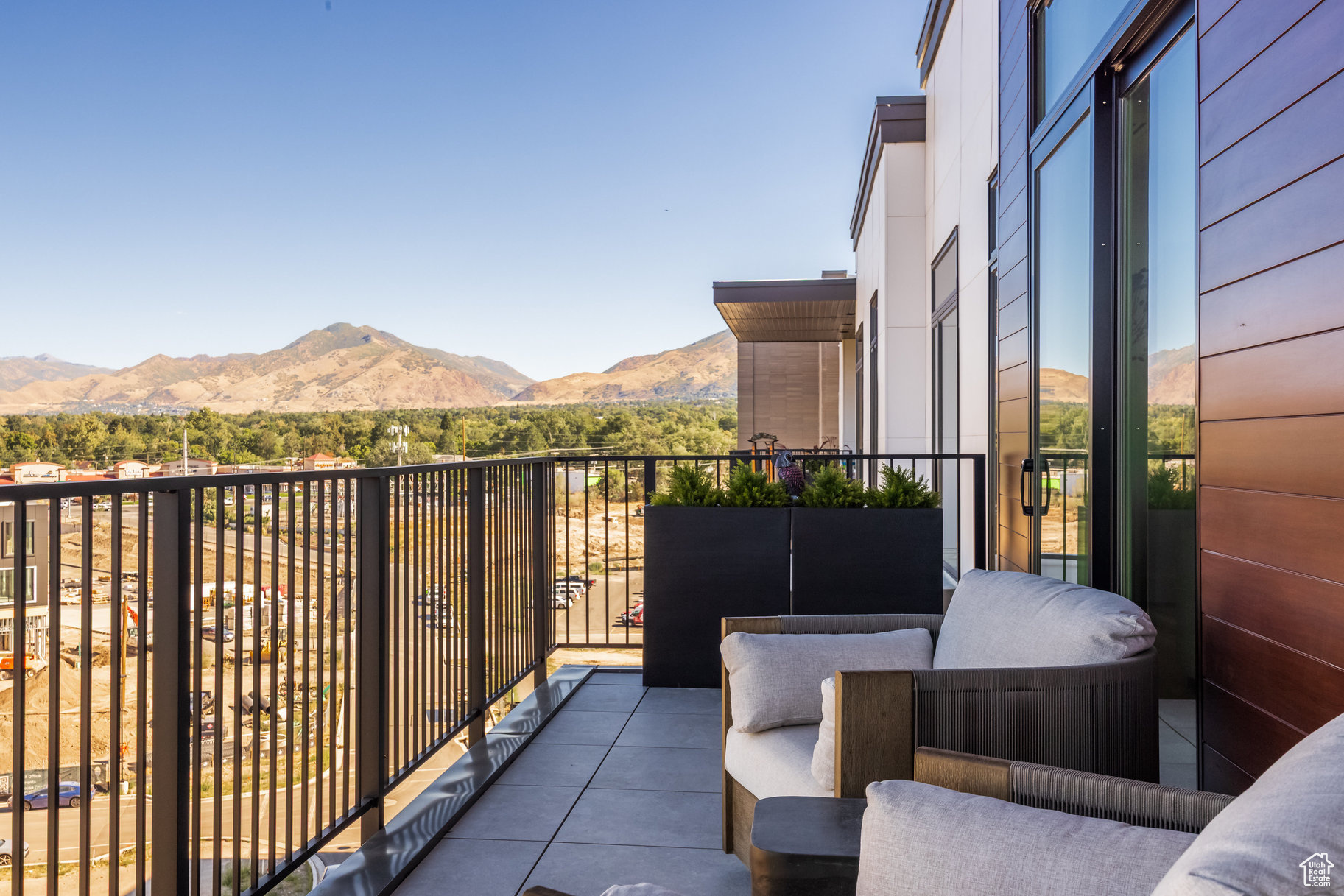 ROYAL HOLLADAY HILLS D - Residential