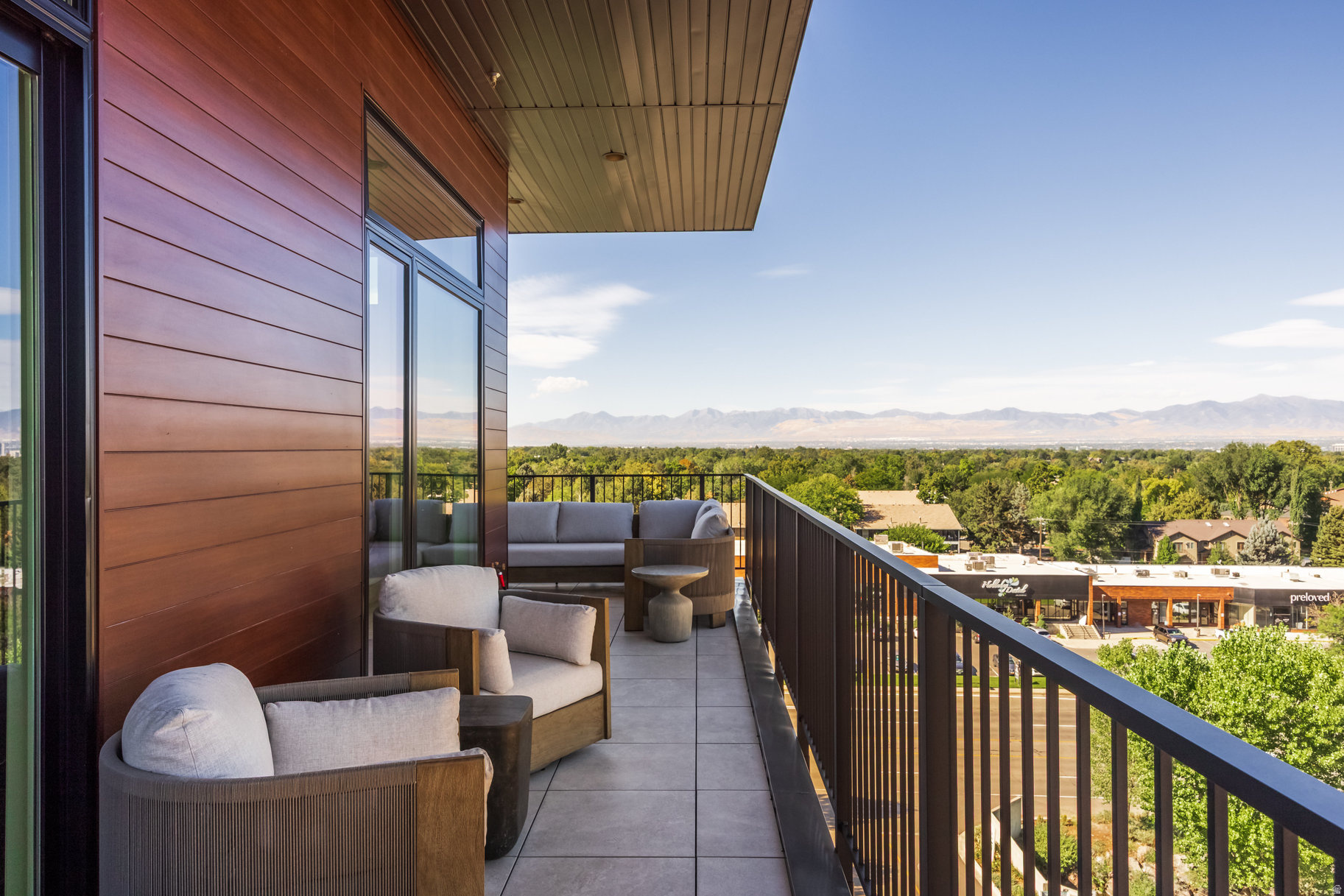 ROYAL HOLLADAY HILLS D - Residential