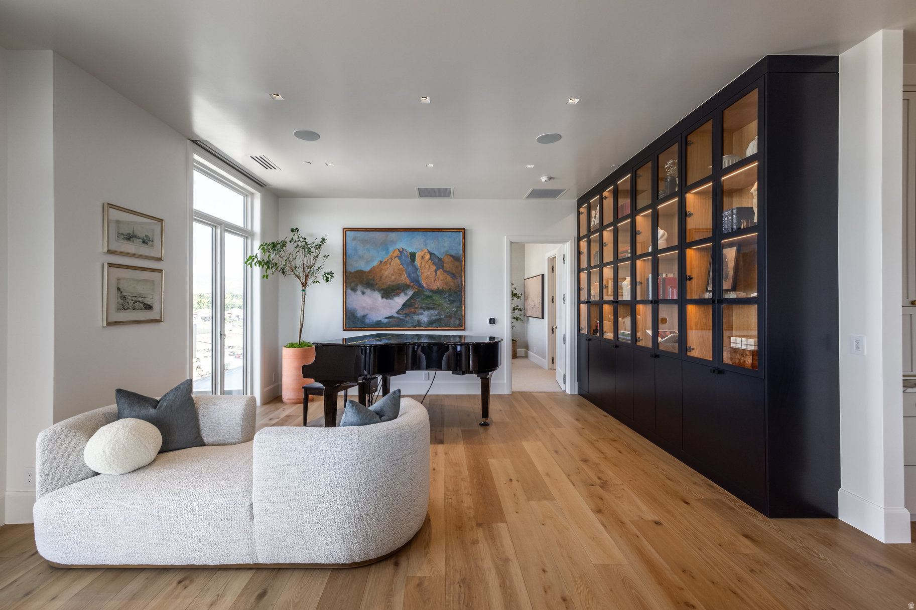 ROYAL HOLLADAY HILLS D - Residential