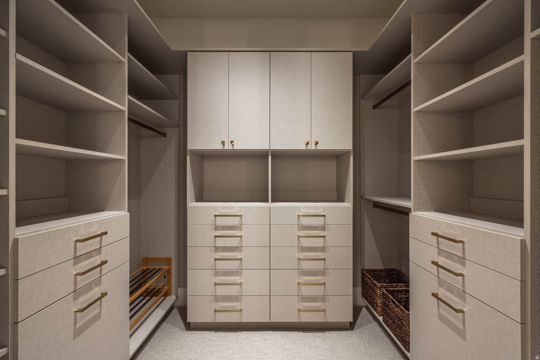 ROYAL HOLLADAY HILLS D - Residential