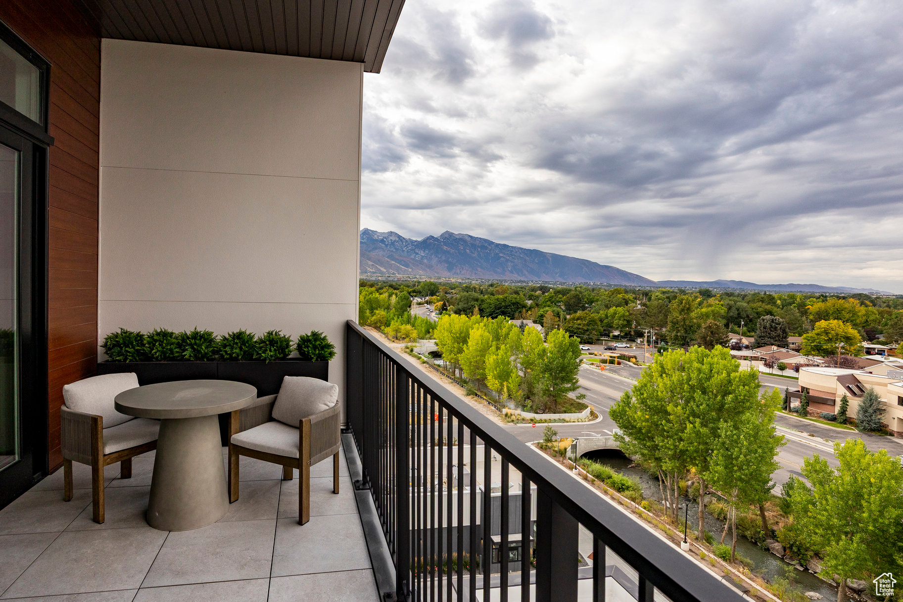ROYAL HOLLADAY HILLS D - Residential
