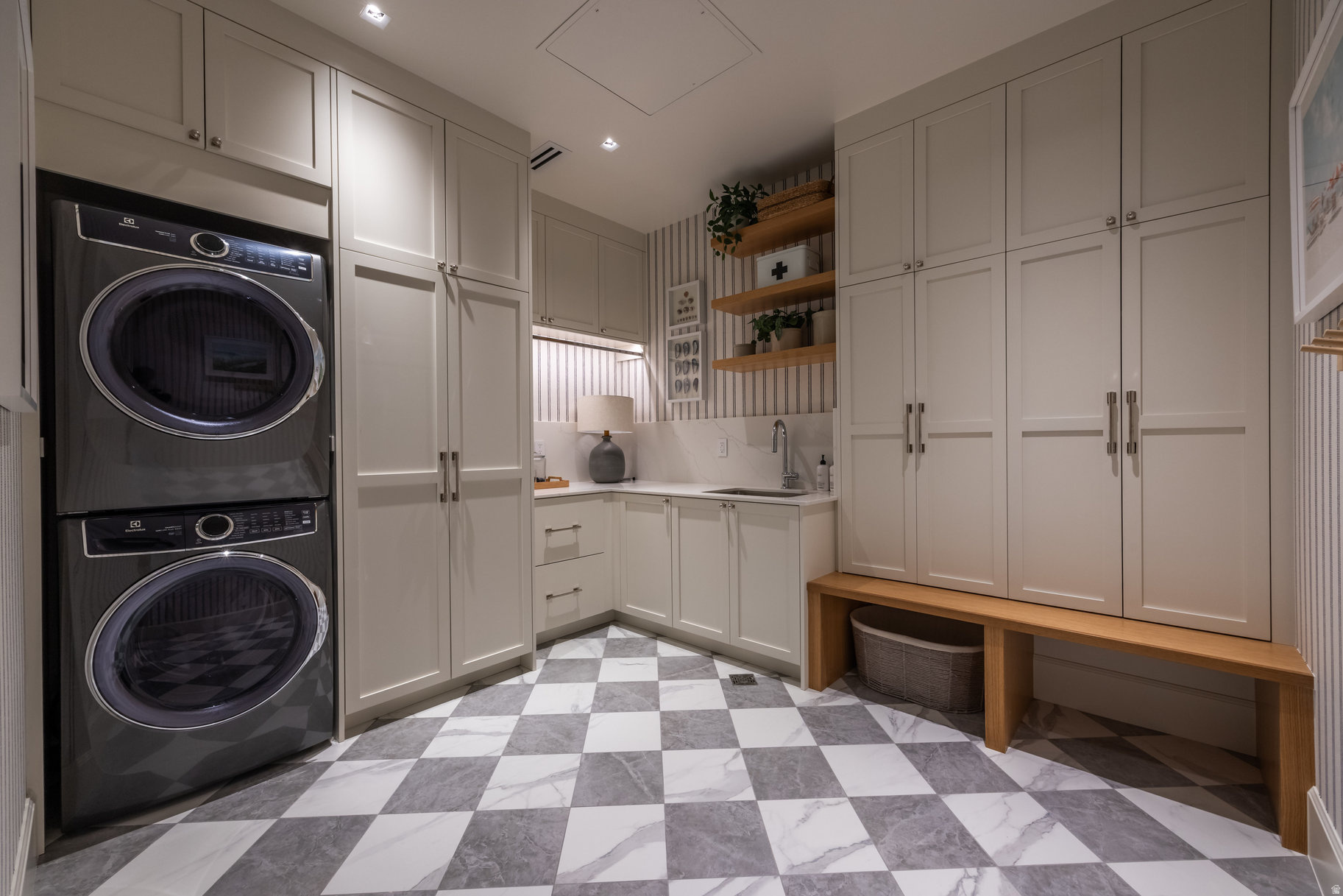 ROYAL HOLLADAY HILLS D - Residential