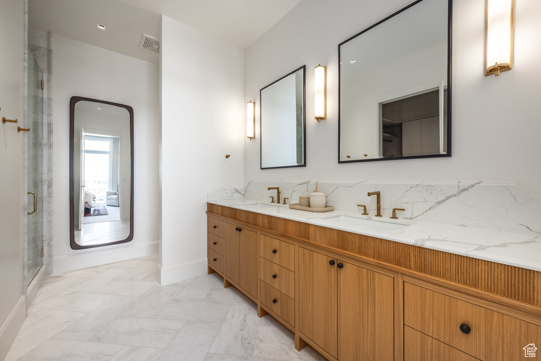 ROYAL HOLLADAY HILLS D - Residential