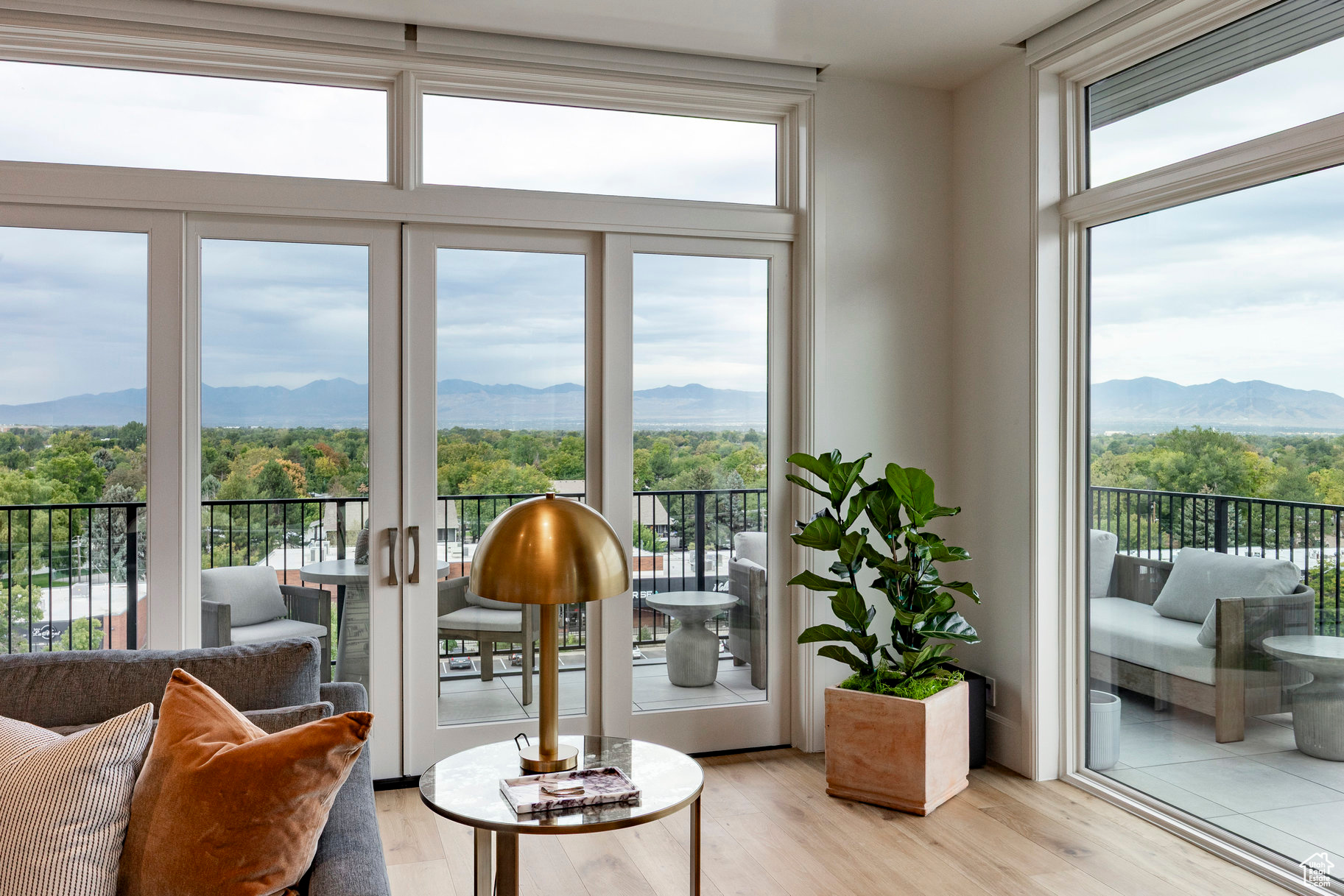 ROYAL HOLLADAY HILLS D - Residential