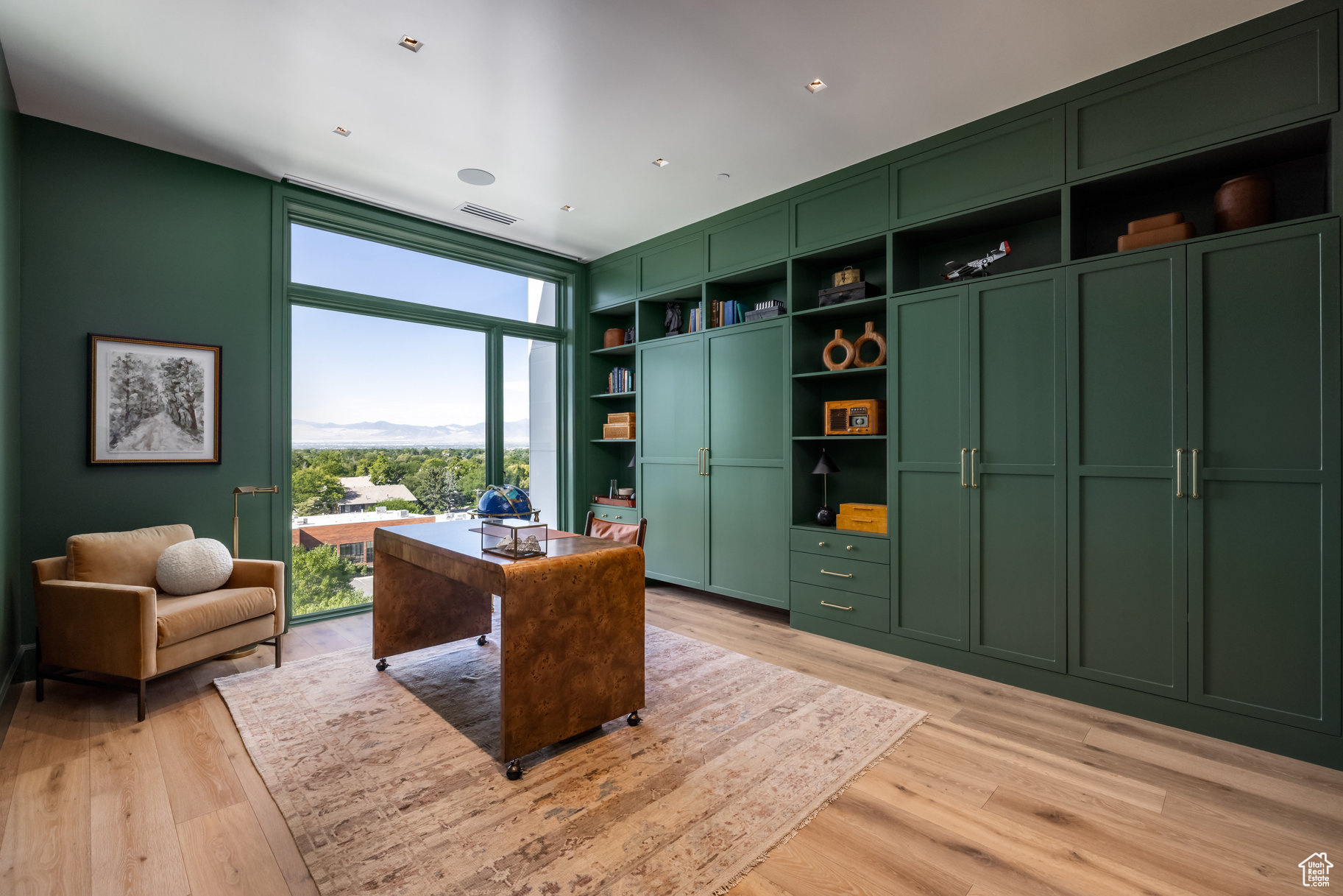 ROYAL HOLLADAY HILLS D - Residential