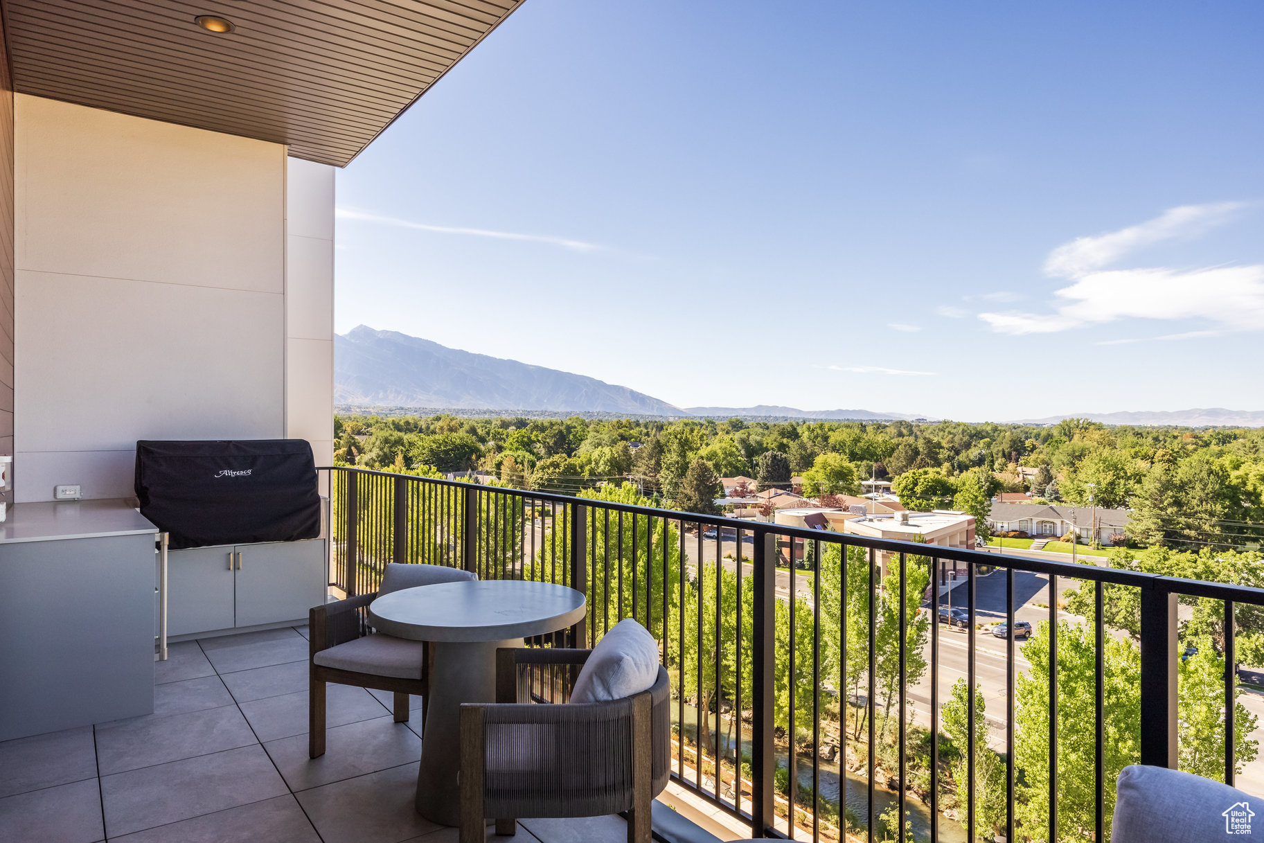 ROYAL HOLLADAY HILLS D - Residential