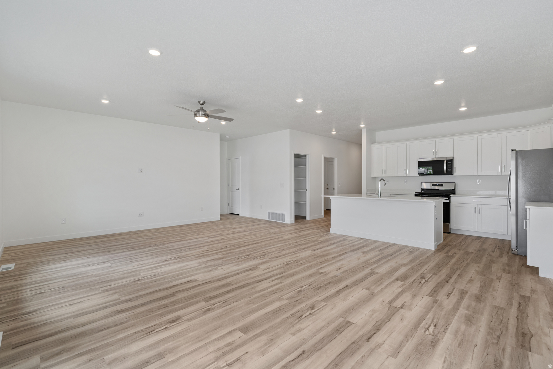 DESERT EDGE - Residential