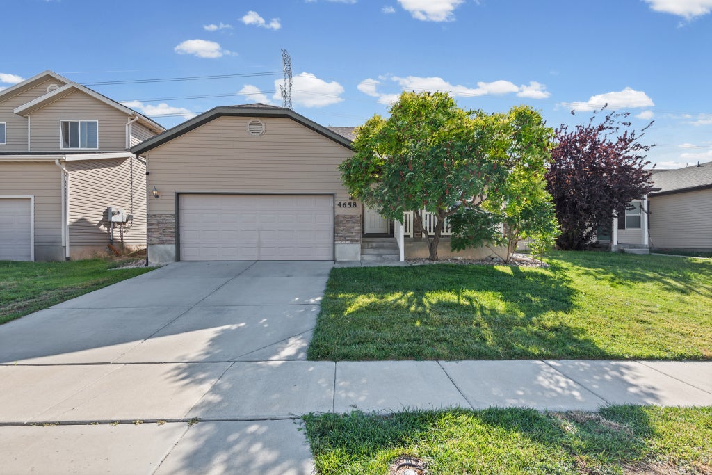 Photo of 4658 N LONG WAY, Eagle Mountain, UT 84005 (MLS # 2183728)