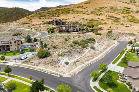 Tiny photo for 5527 W LOOKOUT MESA CIR #120, Herriman, UT 84096 (MLS # 2109726)