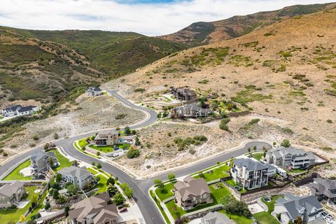 Tiny photo for 5527 W LOOKOUT MESA CIR #120, Herriman, UT 84096 (MLS # 2109726)