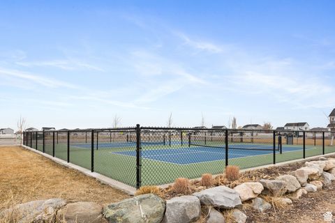 Tiny photo for 1954 W PARKVIEW DR, Syracuse, UT 84075 (MLS # 2135557)