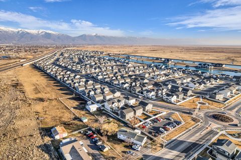 Tiny photo for 1954 W PARKVIEW DR, Syracuse, UT 84075 (MLS # 2135557)