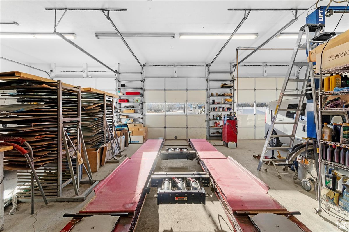 DAILEY MINOR - Commercial Sale