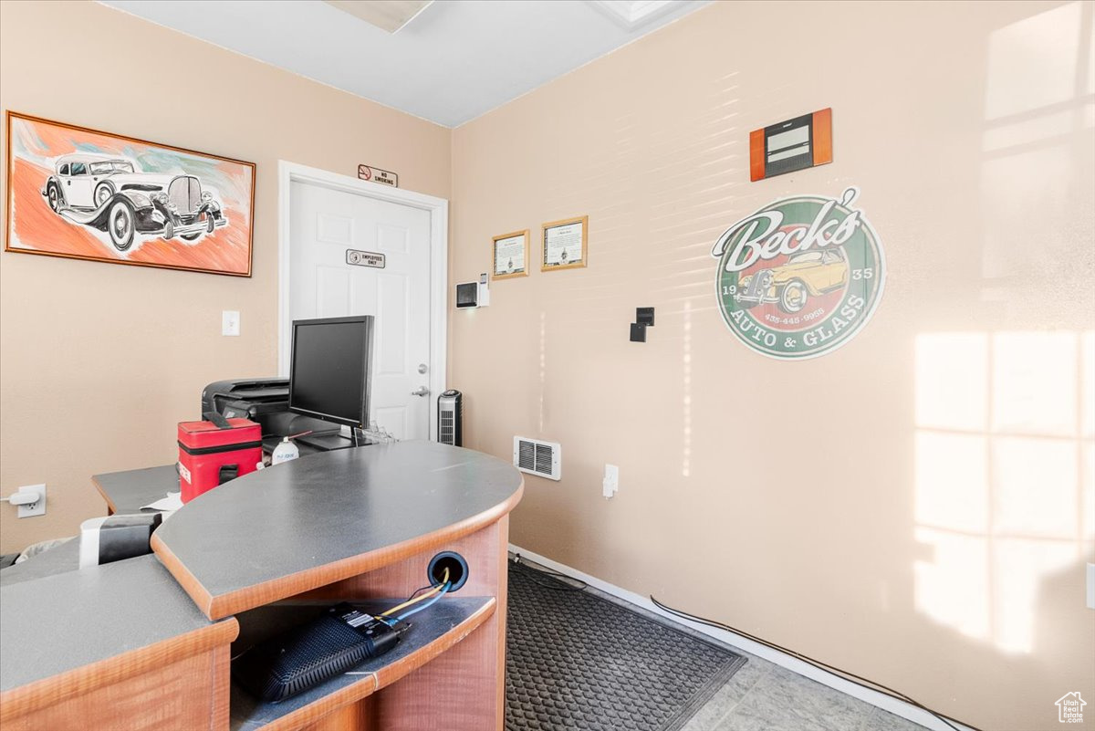 DAILEY MINOR - Commercial Sale