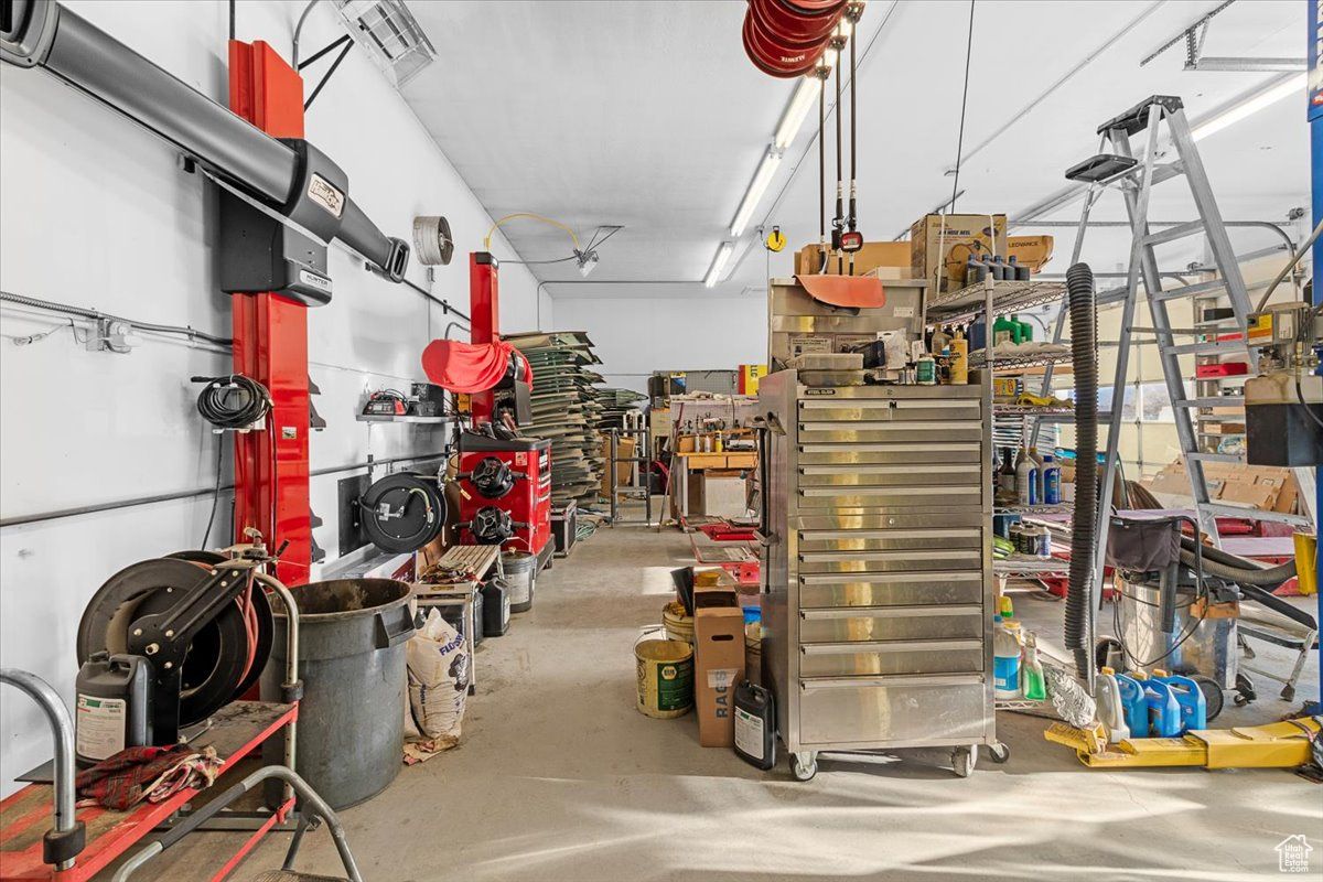 DAILEY MINOR - Commercial Sale