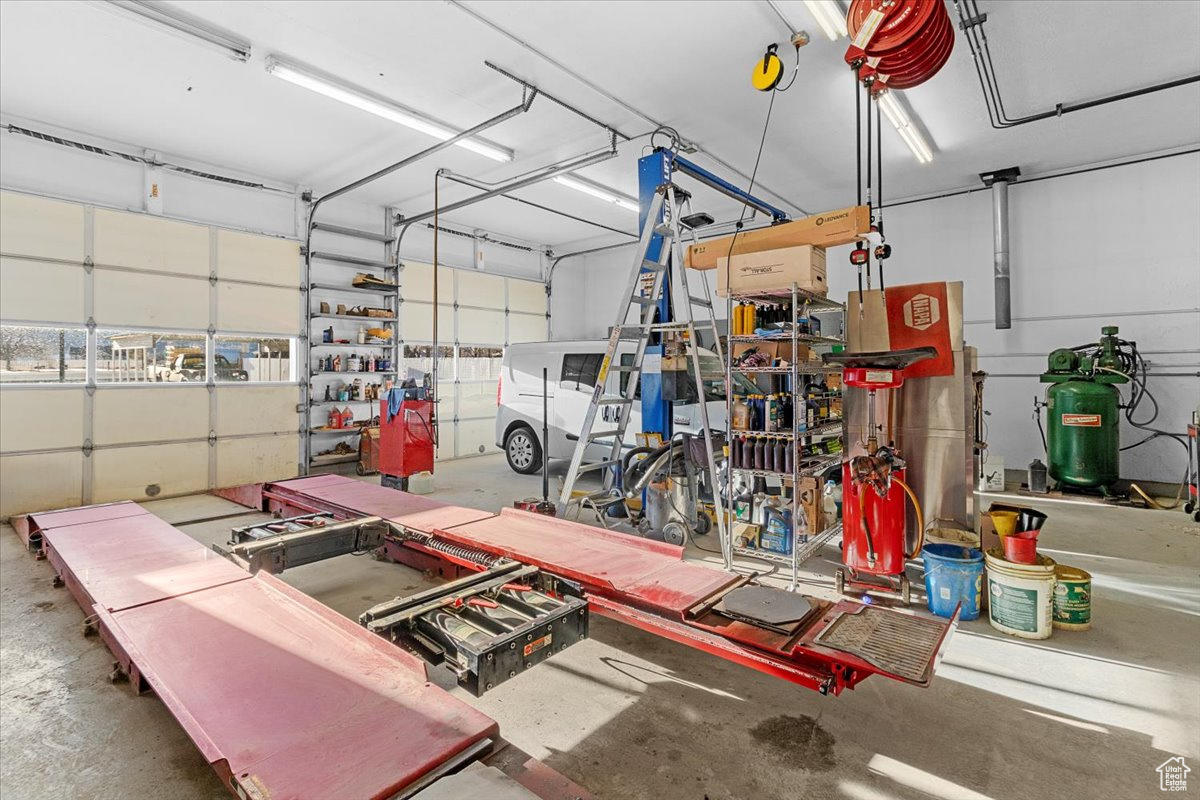 DAILEY MINOR - Commercial Sale