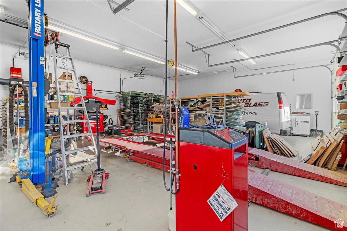 DAILEY MINOR - Commercial Sale