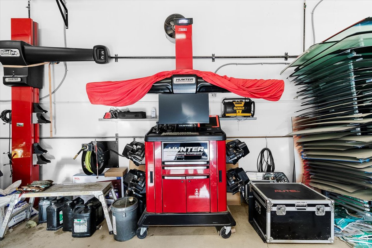 DAILEY MINOR - Commercial Sale